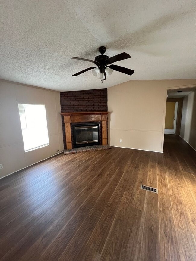 Building Photo - Mobile Home for lease in Sulphur