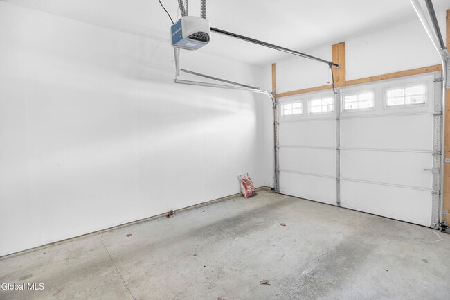 Building Photo - 15 Clarice Ln