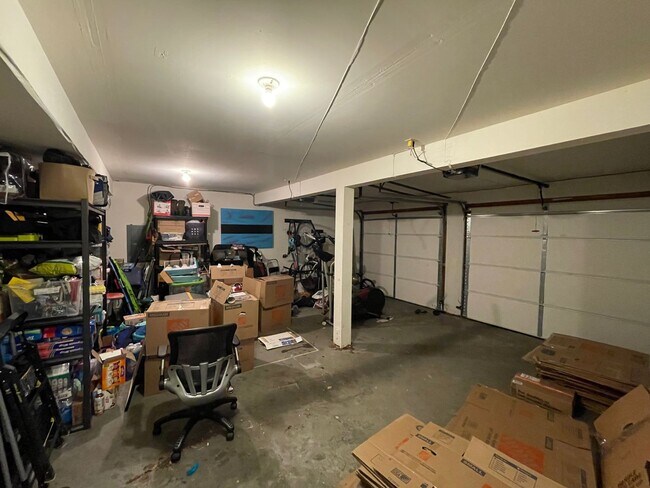 Building Photo - Spacious Corner-Lot Home 4 bed 3 bath – Gr...