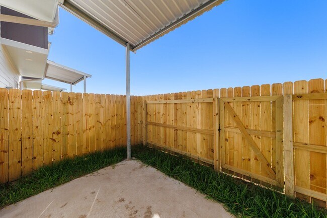 Building Photo - 109 Firethorn Dr