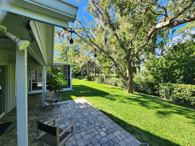 Building Photo - Gorgeous Hidden Lakes 3/2/2 Home