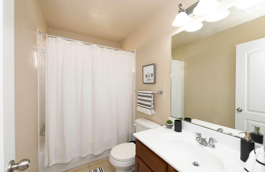 Building Photo - 1119 Pinnacle Falls