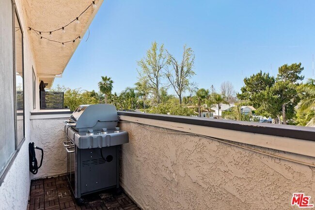 Building Photo - 5805 Whitsett Ave