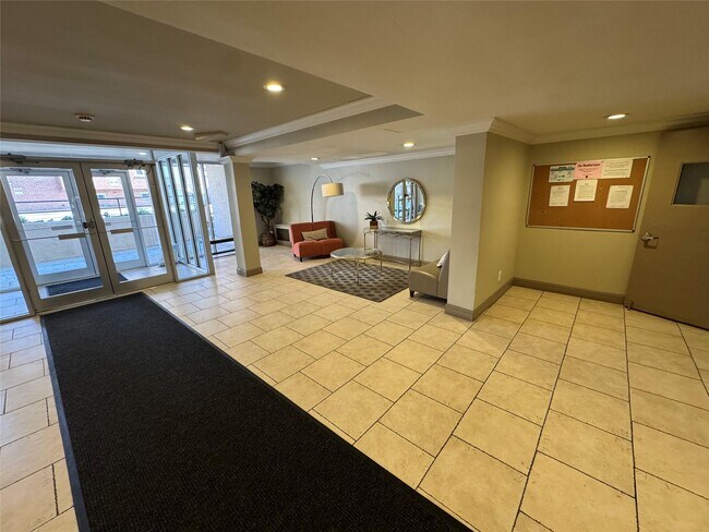 Building Photo - 750 Shore Rd