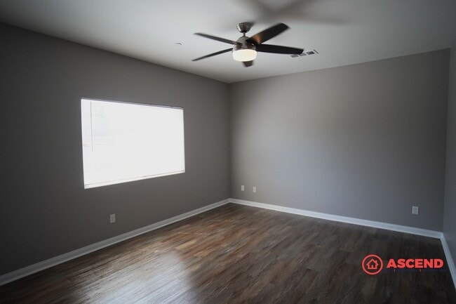 Building Photo - Beautiful 4 Bedroom SW Home Close to Freeway!