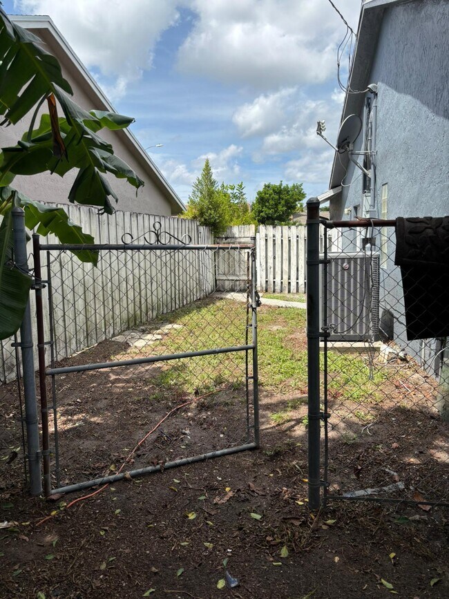 Building Photo - 4930 NW 85th Terrace