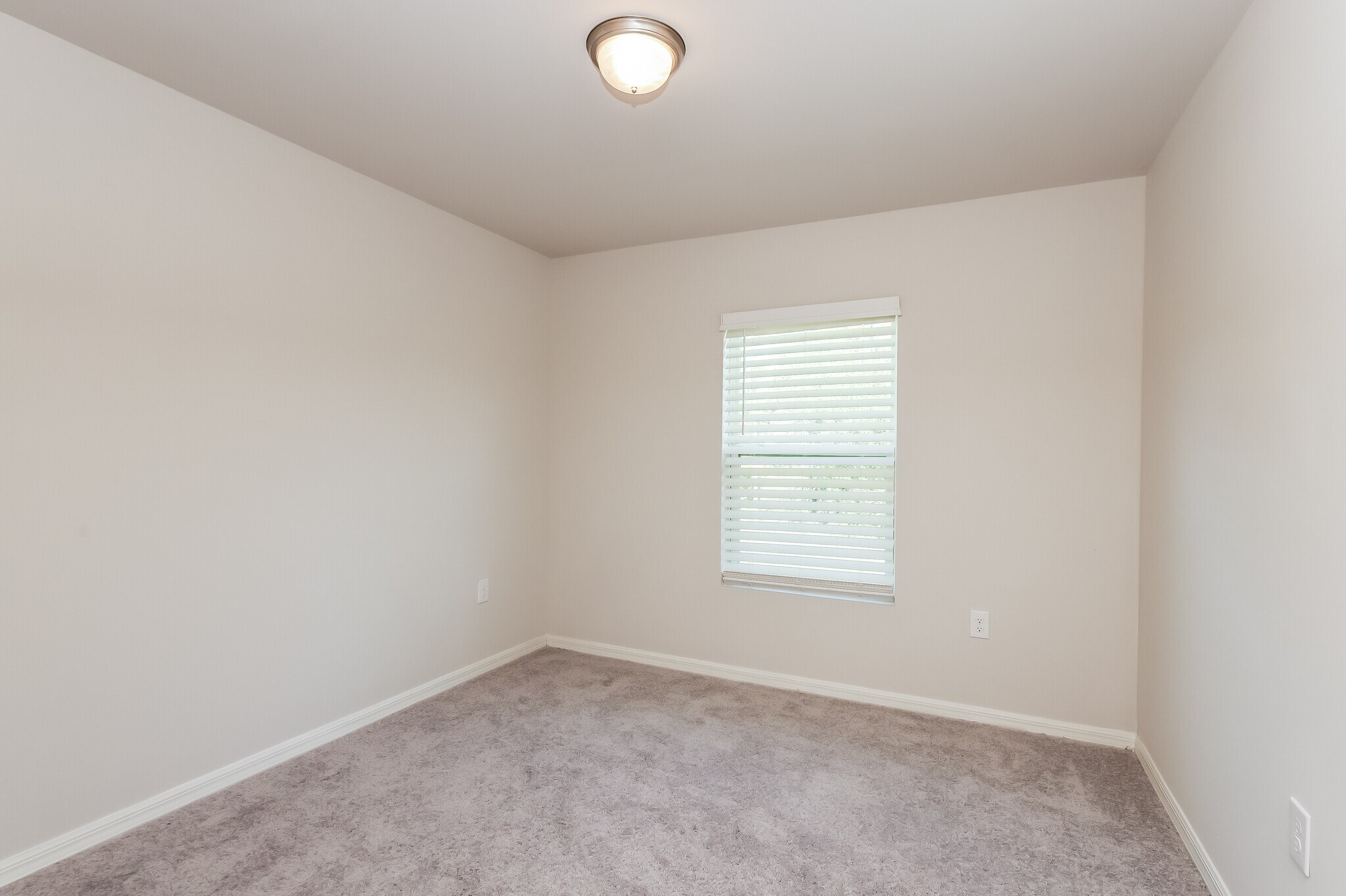Building Photo - 28257 Chinquapin Dr