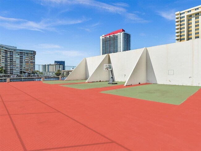 Building Photo - 1865 S Ocean Dr