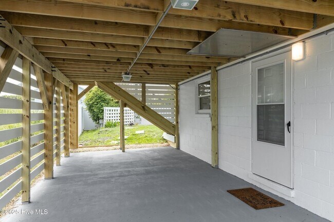Building Photo - 125 Pelican Dr