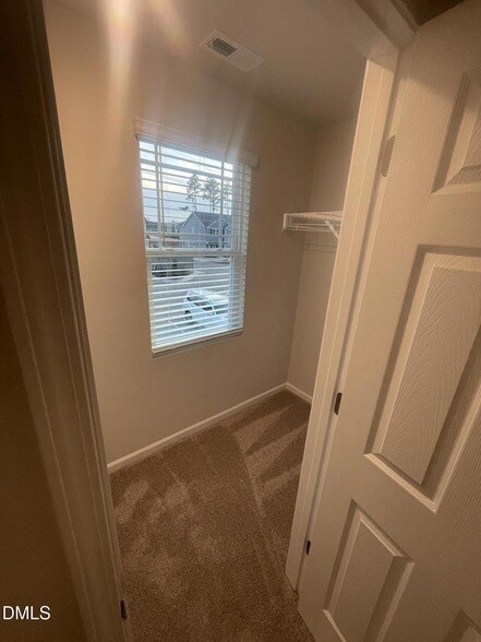 Building Photo - 1006 Peony Ln