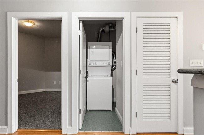 Building Photo - 1333 W Broad St