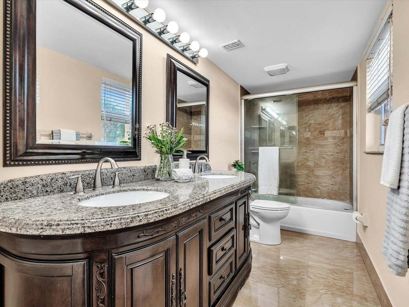 Building Photo - 333 SE 20th Ave