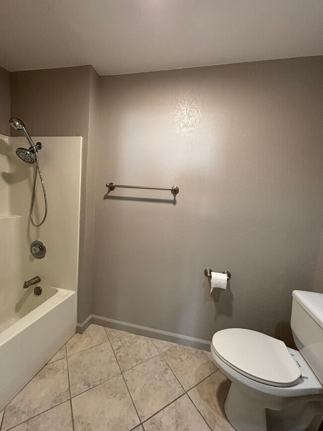 Building Photo - 2232 River Run Dr