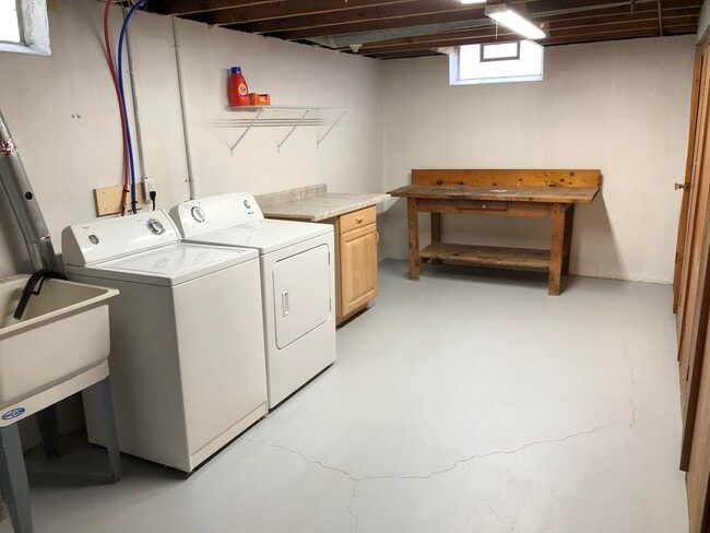 Building Photo - 924 E Windemere Ave