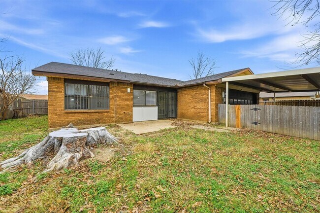 Building Photo - 2102 Lewis Trail