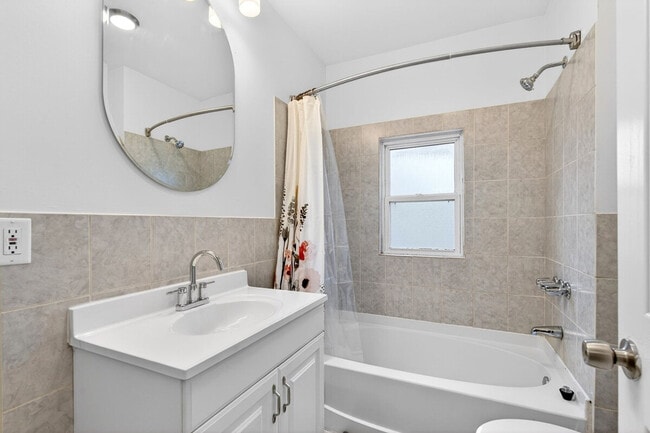 Building Photo - 146 W Felton Ave