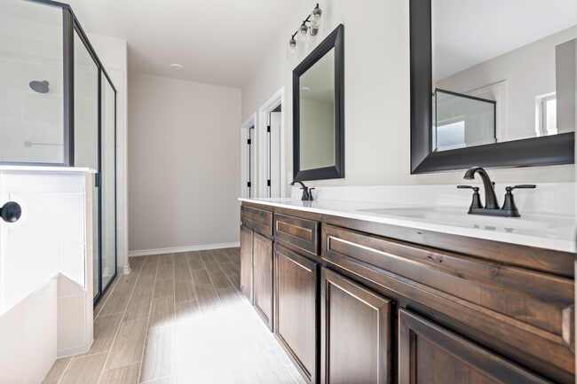 Building Photo - 602 Dred Roger Circle