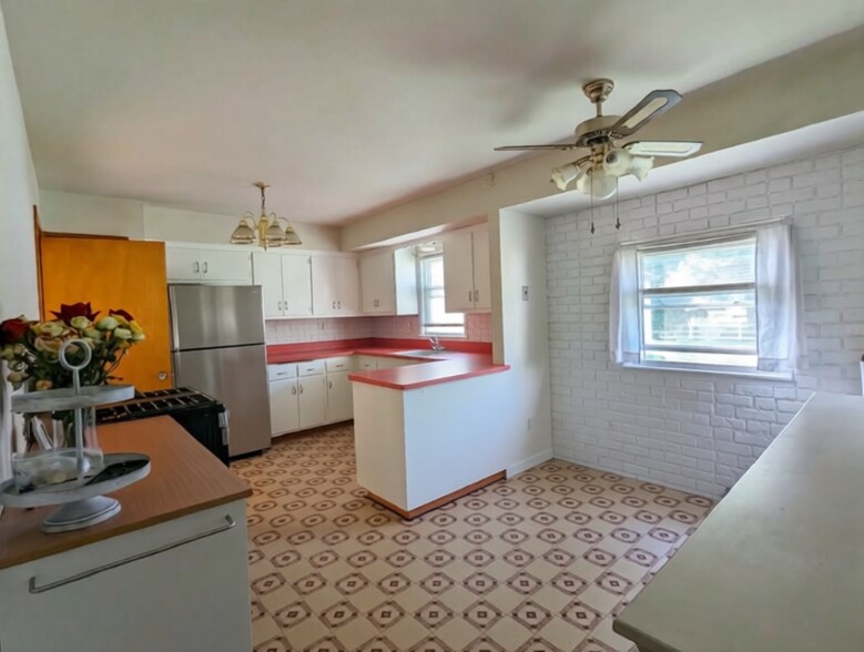 Building Photo - 7745 N Edgeworth Dr