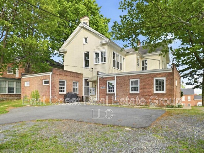 Building Photo - 323 N Potomac St