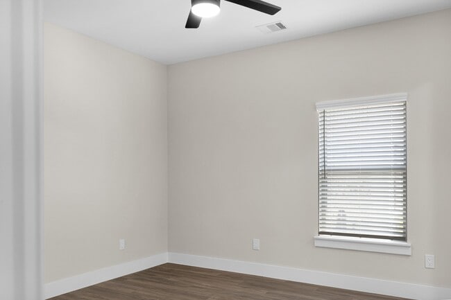 Building Photo - 257 Bentwood Dr