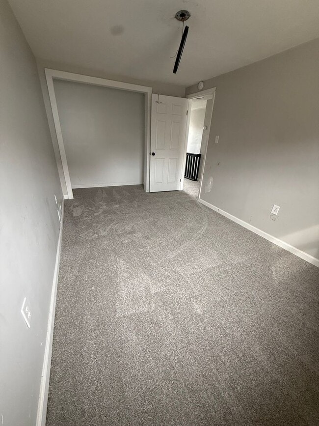 Building Photo - 2 bedroom 1 Bathroom House for Rent!