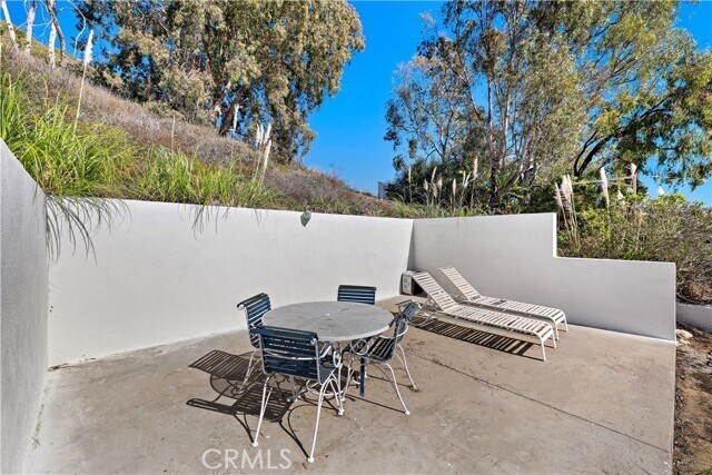 Building Photo - 1050 Skyline Dr