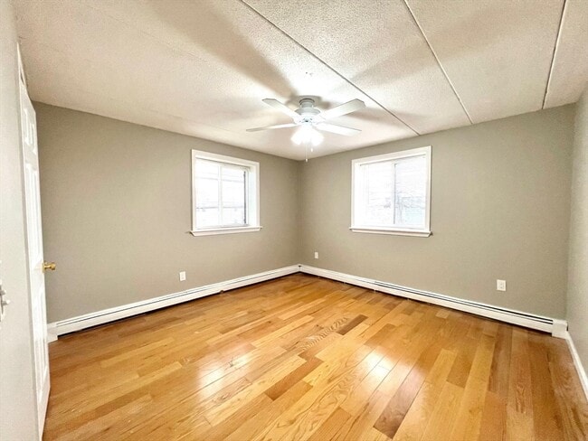 Building Photo - 4 Hawes St