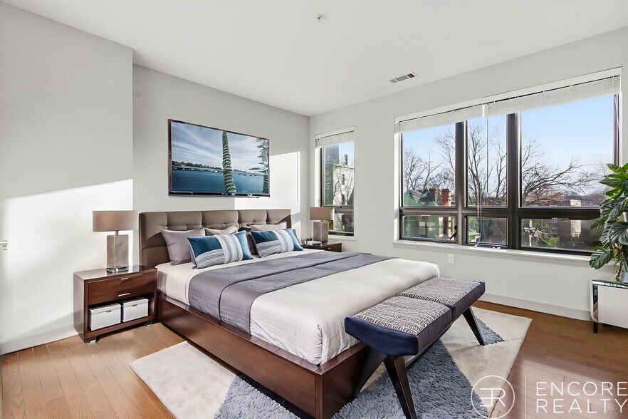 Building Photo - 45 Marion St