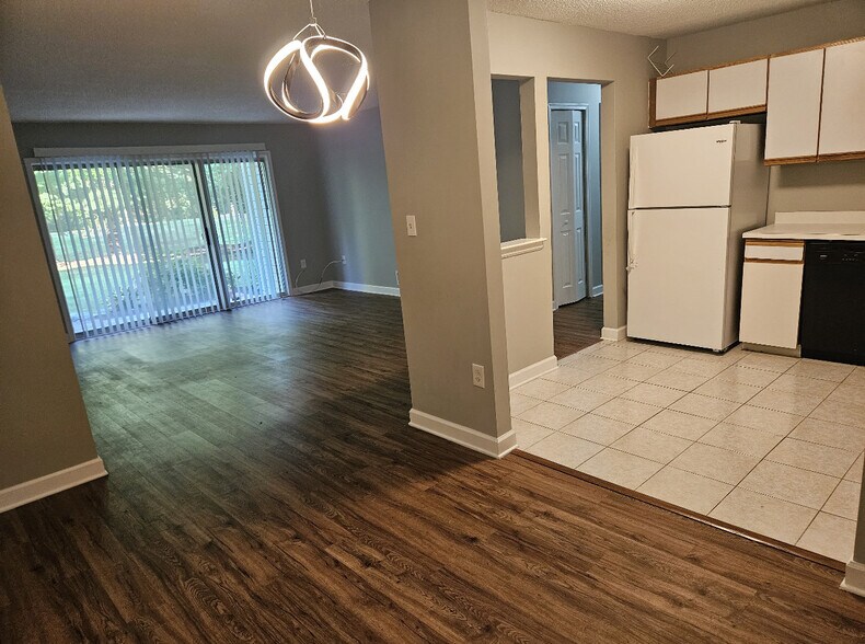 Building Photo - 53 Juniper Way