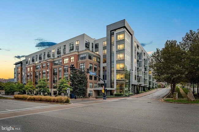 Building Photo - 145 Riverhaven Dr