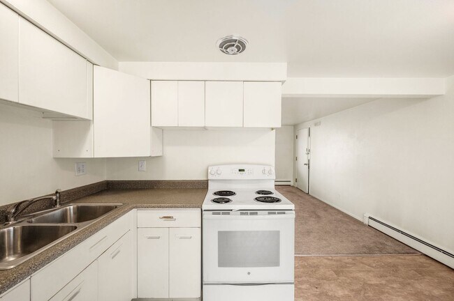 Building Photo - 10458 W 8th Ave