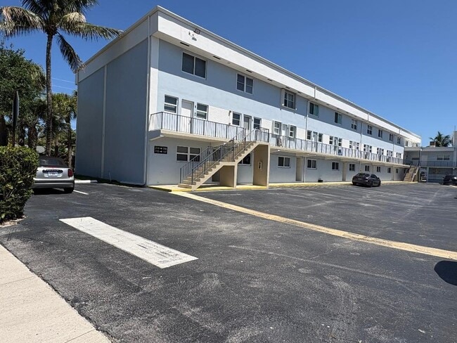Building Photo - 505 NE 20th Ave