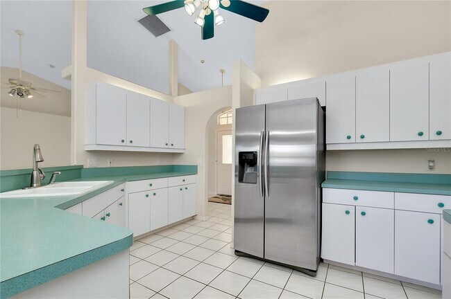 Building Photo - 15140 Lyneburg Ave