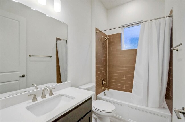 Building Photo - 3323 McCurdy St