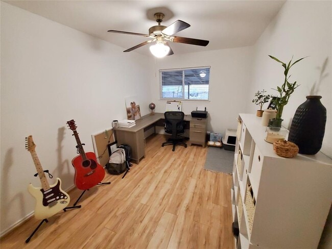Building Photo - 924 Acorn Oaks Dr