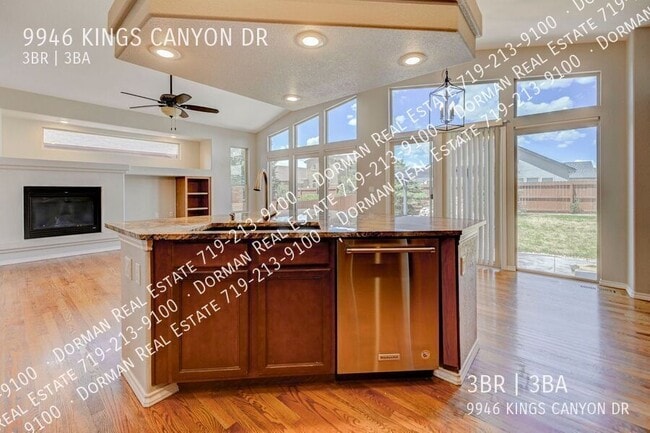 Building Photo - 9946 Kings Canyon Dr