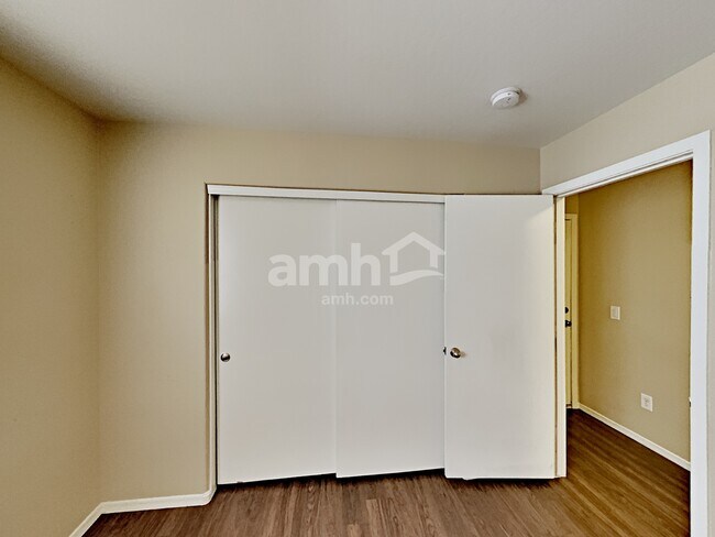 Building Photo - 16603 W Paradise Lane