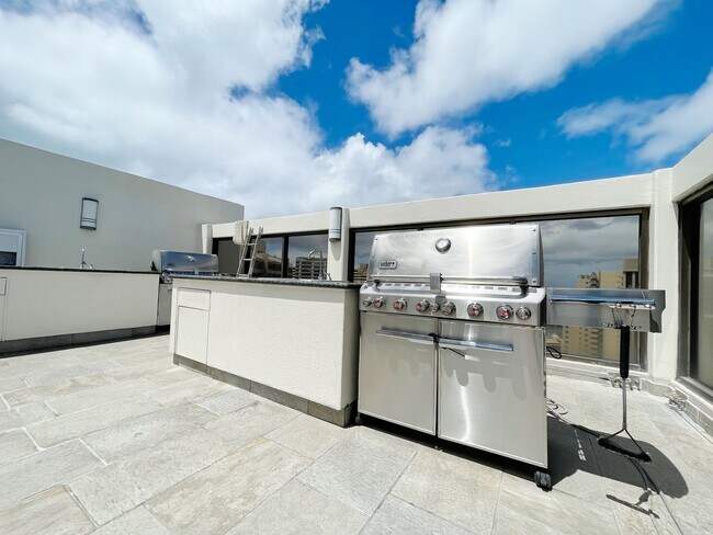 Building Photo - Pet Friendly Furnished Waikiki Studio with Central A/C and Parking. Utilities Included in Rent.