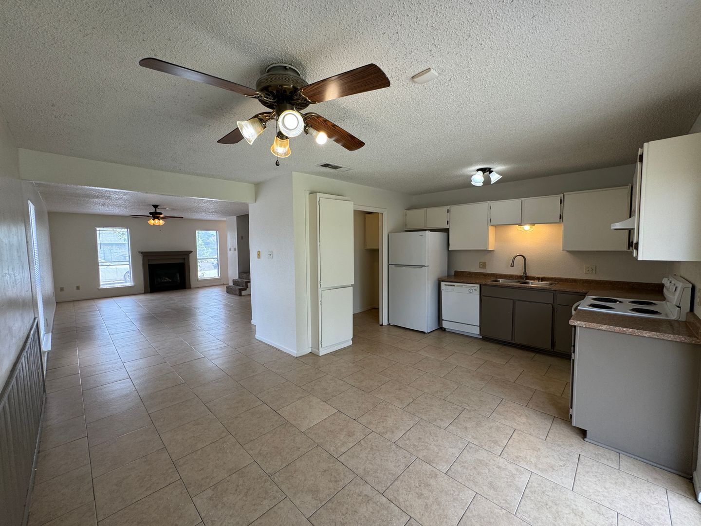 Building Photo - 2515 Bermuda Dr
