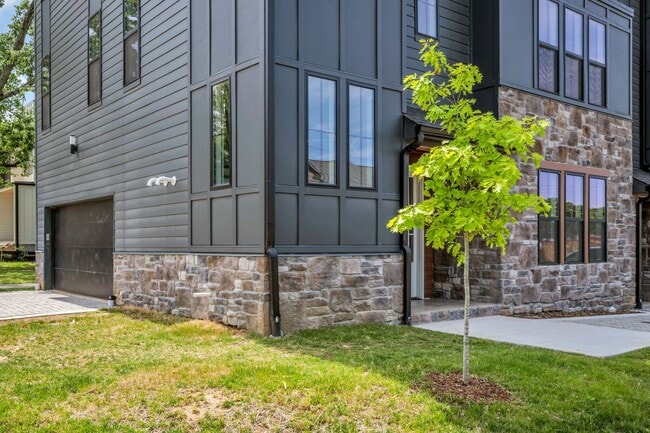 Building Photo - Modern Luxury Living in East Nashville