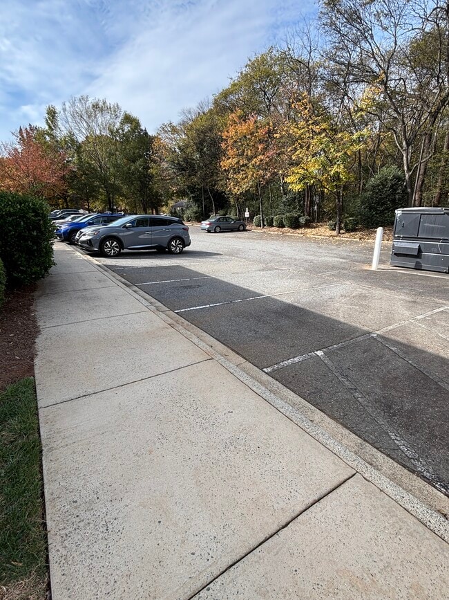 Building Photo - 917 Shearer St