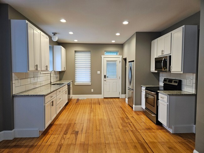 Building Photo - Charming 4BR/2.5BA Home in Historic Washington, MO - Walk to the Riverfront!