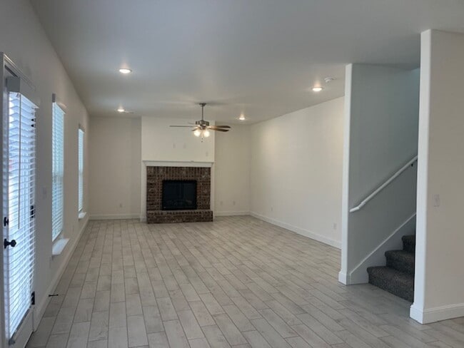 Building Photo - 1 year new Construction!