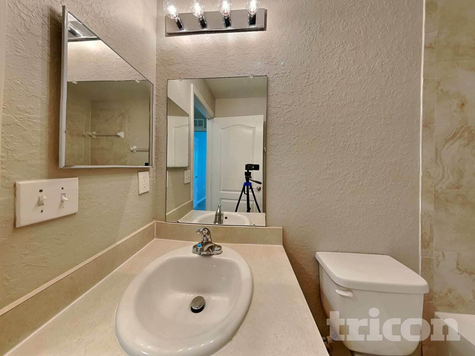 Building Photo - 1016 15th St NE