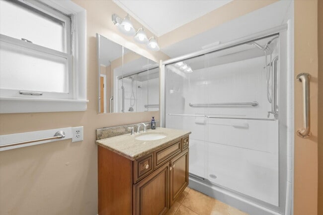 Building Photo - 3-Bed, 1-Bath Country Home in McHenry