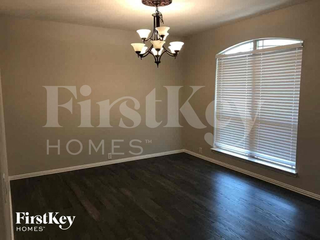 Building Photo - 612 Celeste Ln