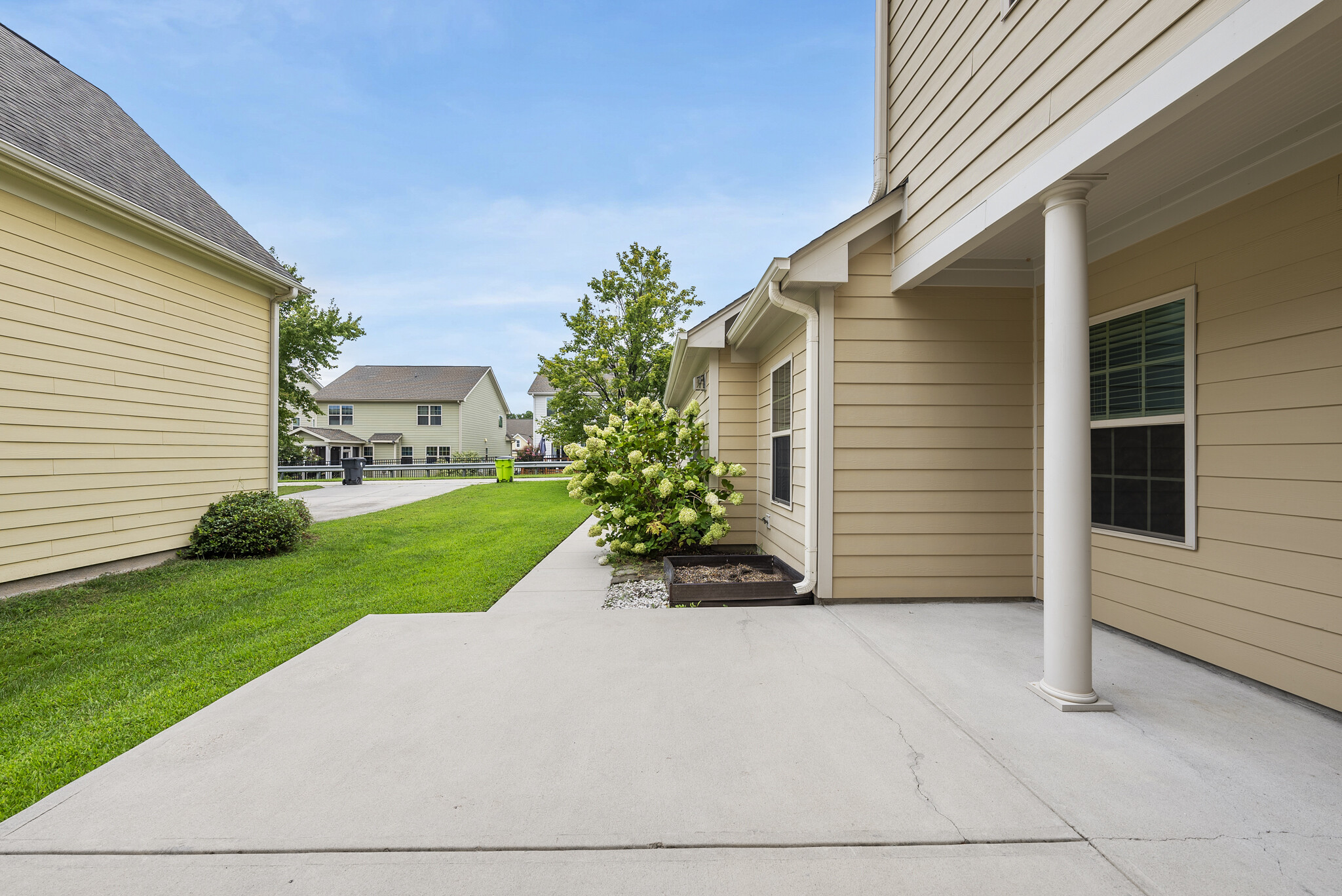 Building Photo - 1004 Crinoline Ln