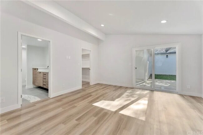 Building Photo - 1650 Tustin Ave