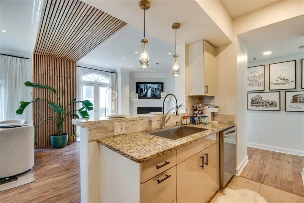 Building Photo - 2161 Peachtree Rd