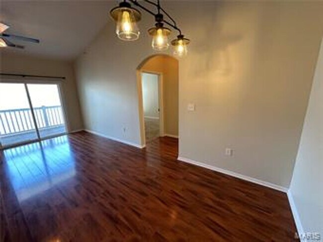 Building Photo - Beautiful Condo in Mehlville